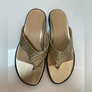 Vionic Agave women’s gold woven leather comfort toe post things.  NEW Size  7
